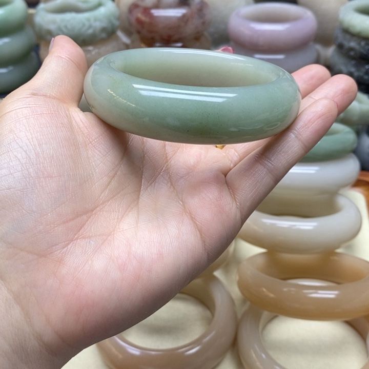 石英岩玉手镯未镶嵌