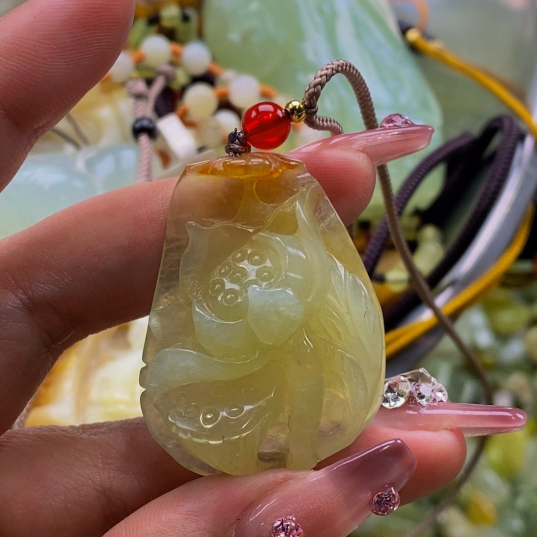 蛇纹石玉颈饰未镶嵌