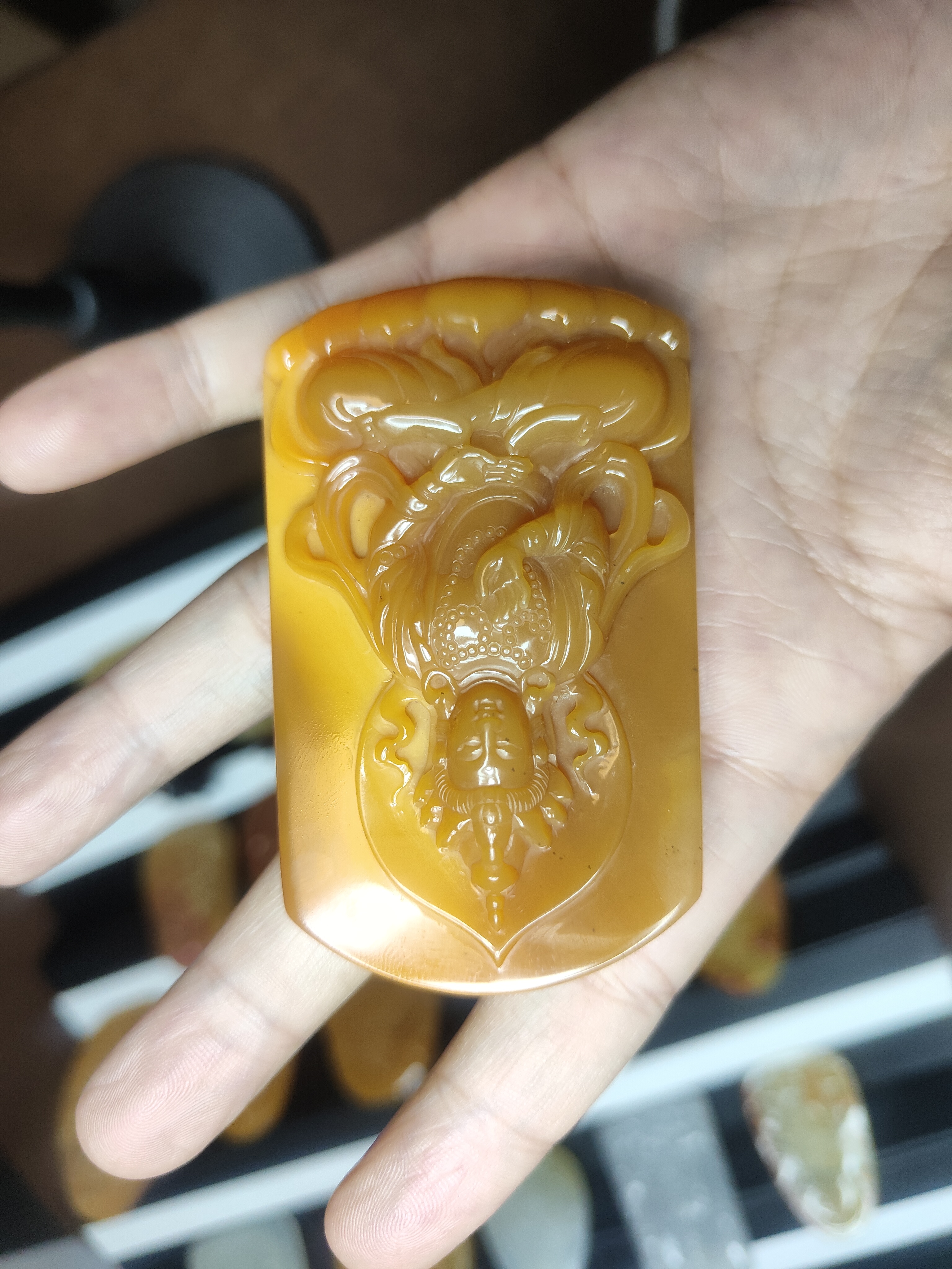 精品缅黄挂件观音