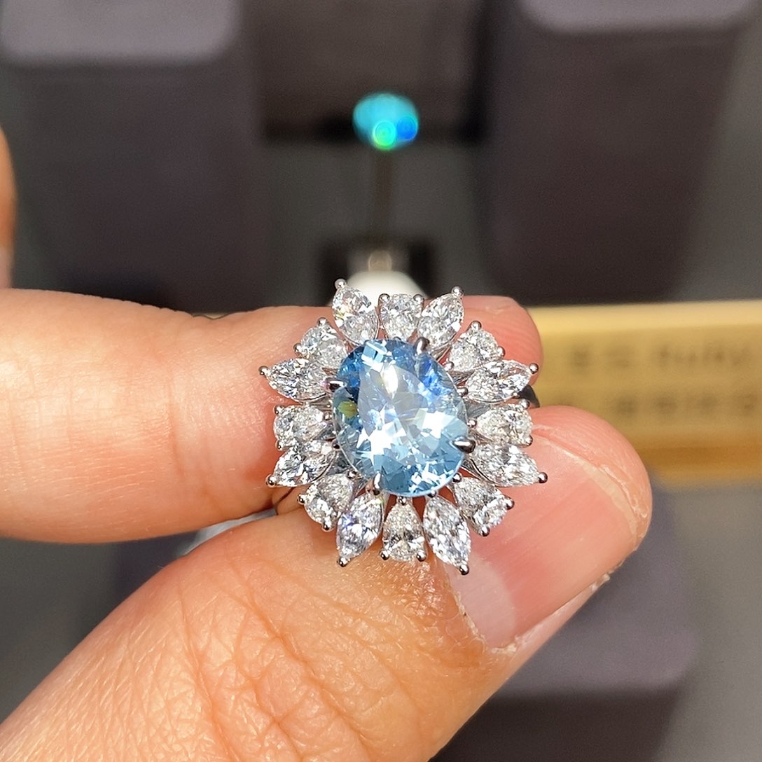 海蓝宝石戒圈18K金镶嵌2.1克拉