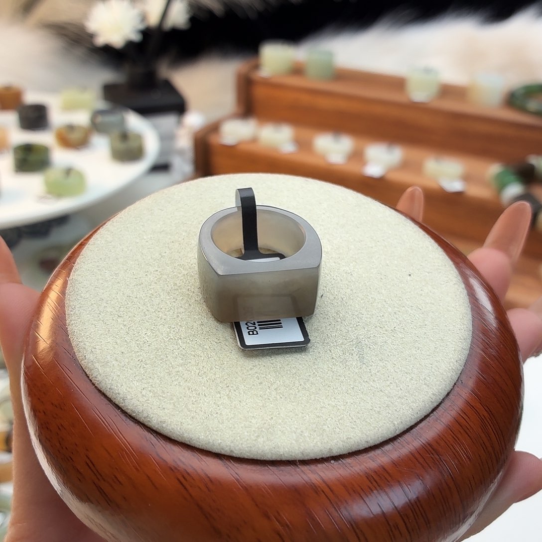 和田玉未镶嵌戒指灰色马鞍17.26j332