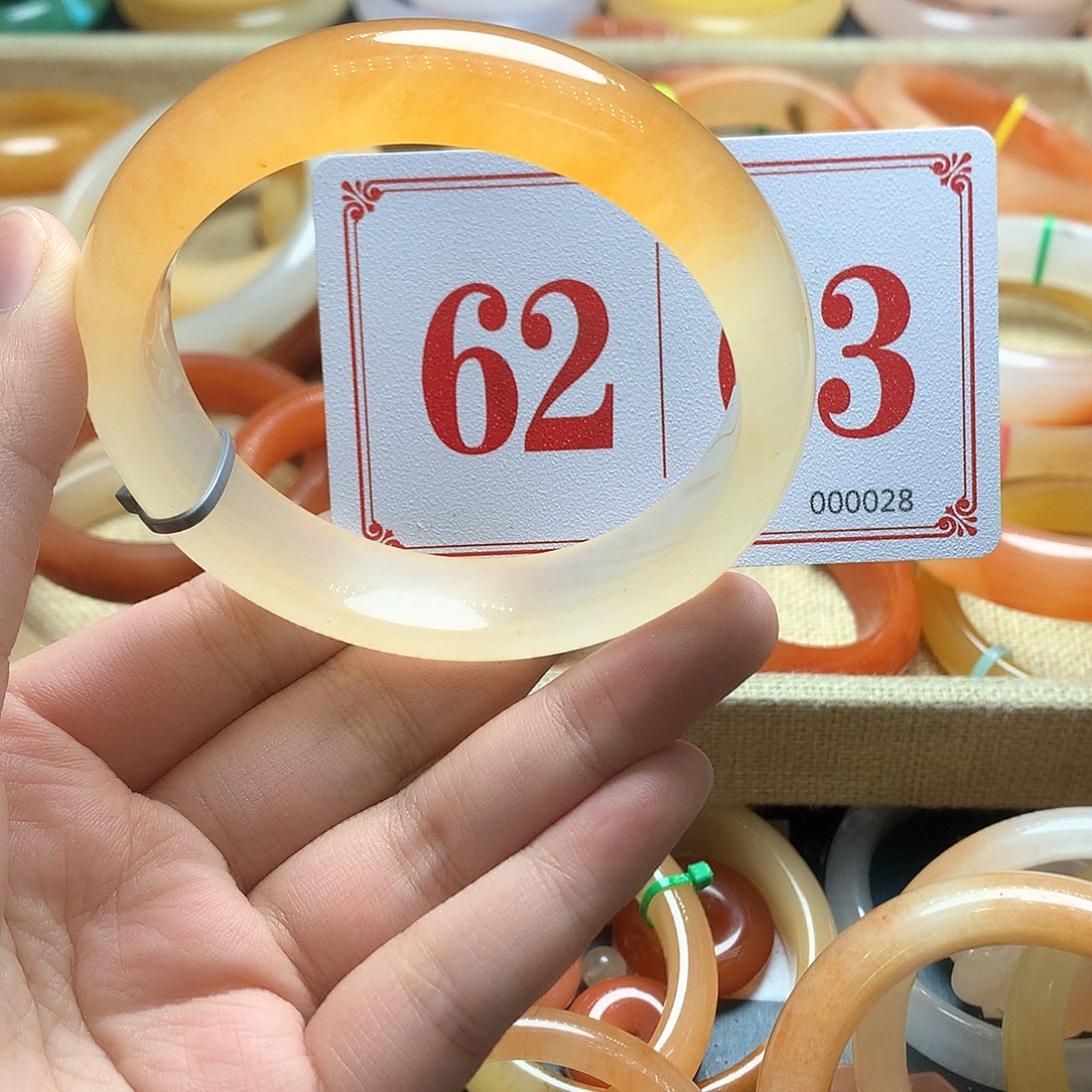 未镶嵌石英质玉（黄龙玉）手镯@*子