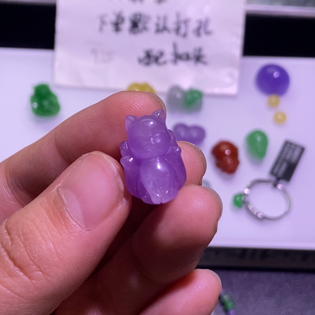 规***的翡翠未镶嵌颈饰吊坠