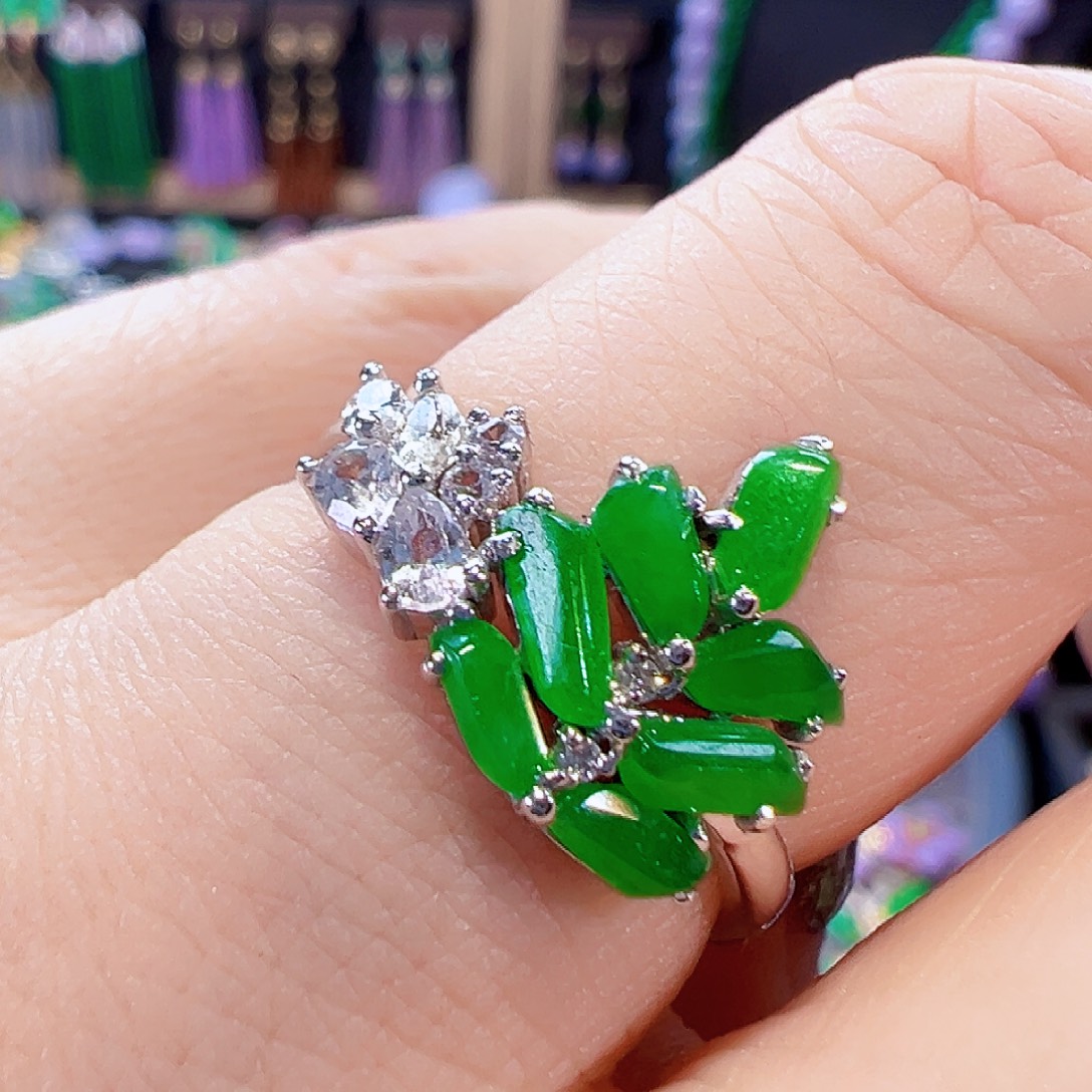 翡翠18K金镶嵌戒指签收后24小时鉴赏期