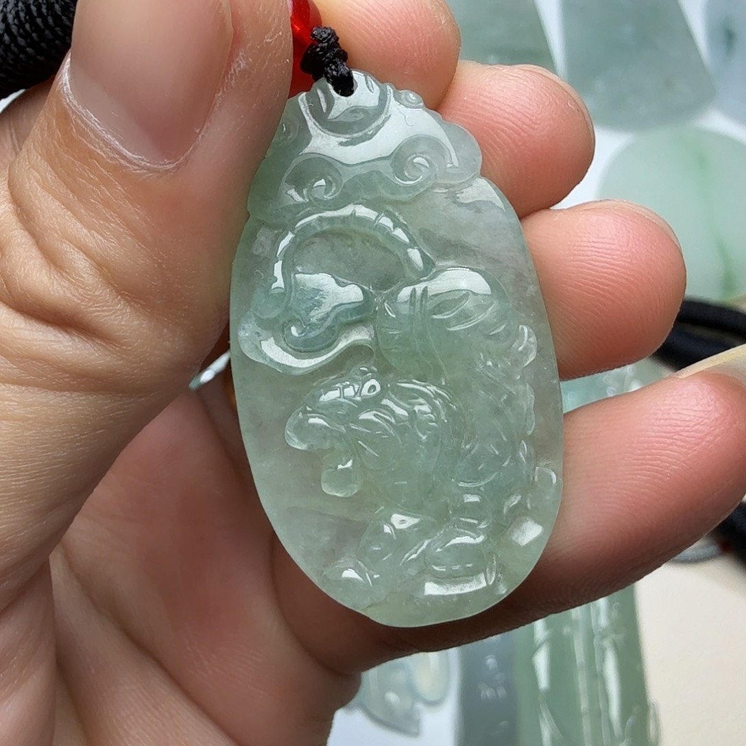 翡翠未镶嵌颈饰天然缅甸翡翠A货冰种虎牌