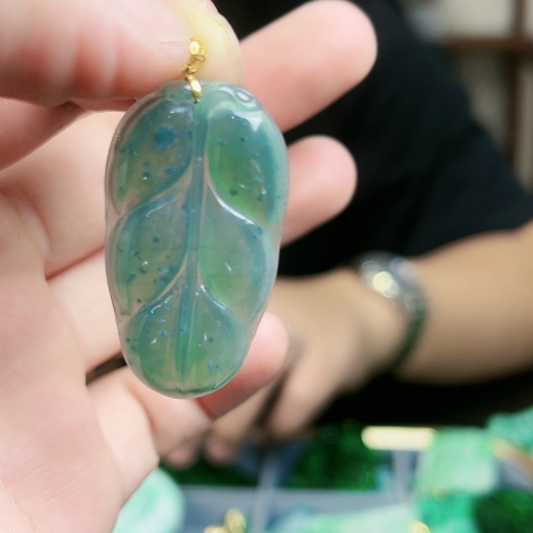 翡翠颈饰18K金镶嵌吊坠