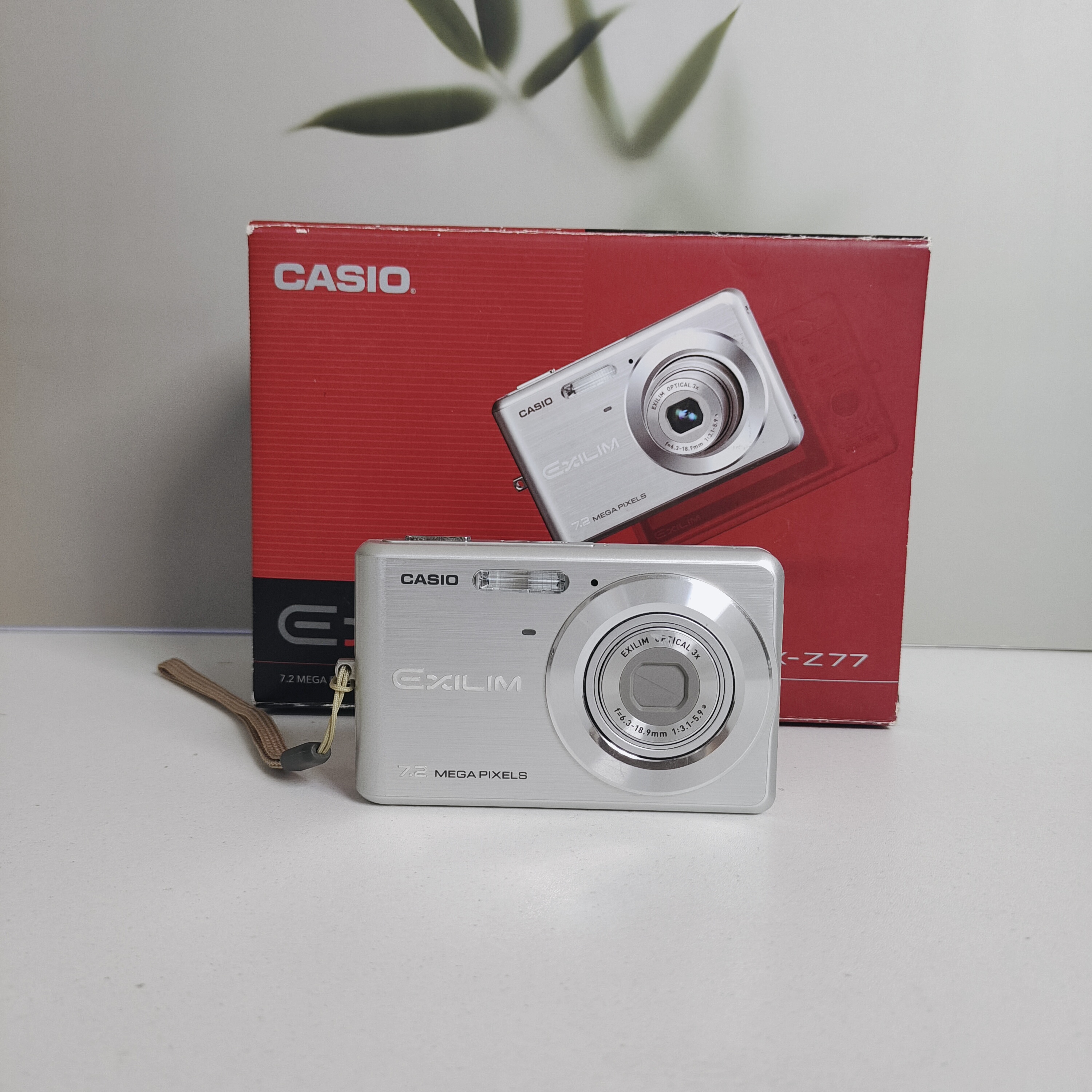 8新 Casio/卡西欧 Z77 ccd相机 冷白皮720万像素屏幕黄日版