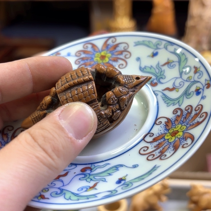 瓷片精致雕刻工艺