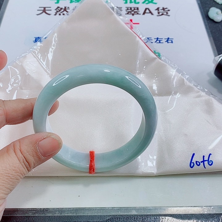 未镶嵌手镯翡翠手镯