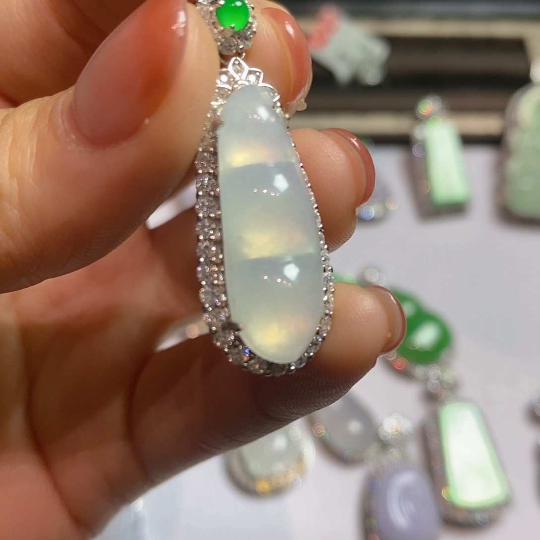 翡翠颈饰银S925镶嵌天然翡翠