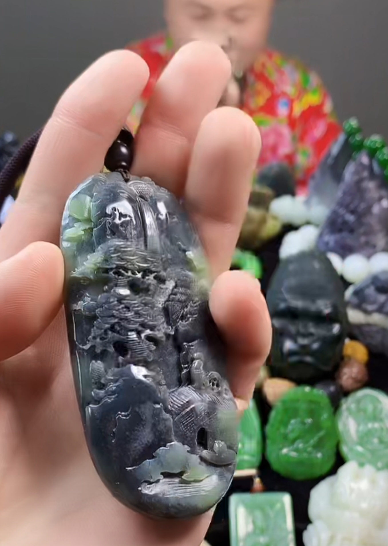 和田玉三色山水把件