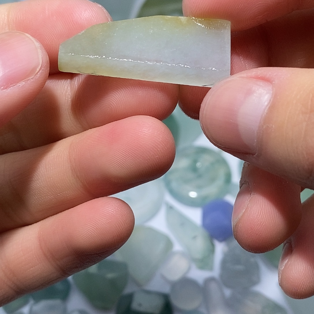 翡翠未镶嵌颈饰7543