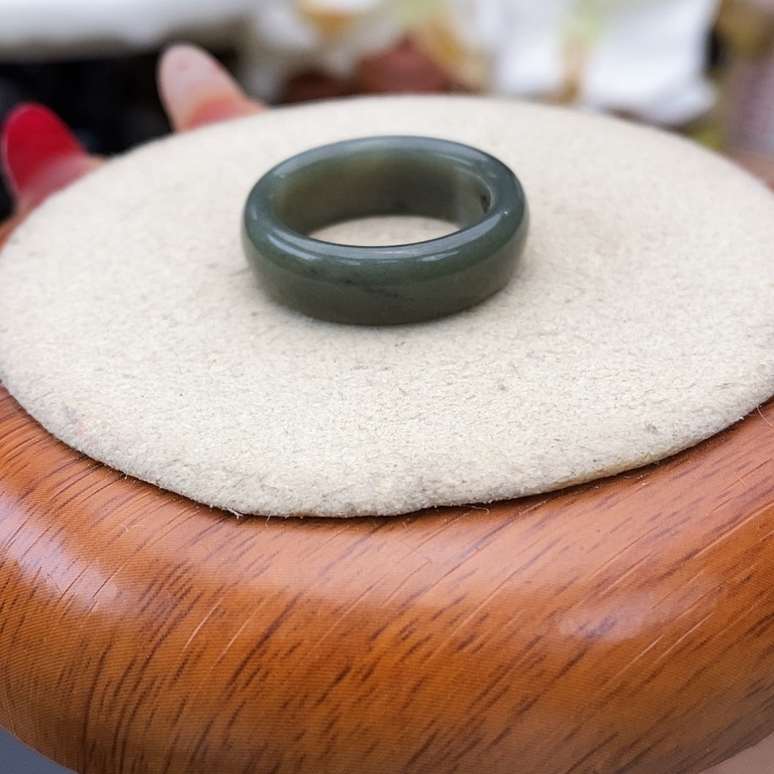 和田玉（糖玉）戒指未镶嵌c25青花轮胎19.3不退换