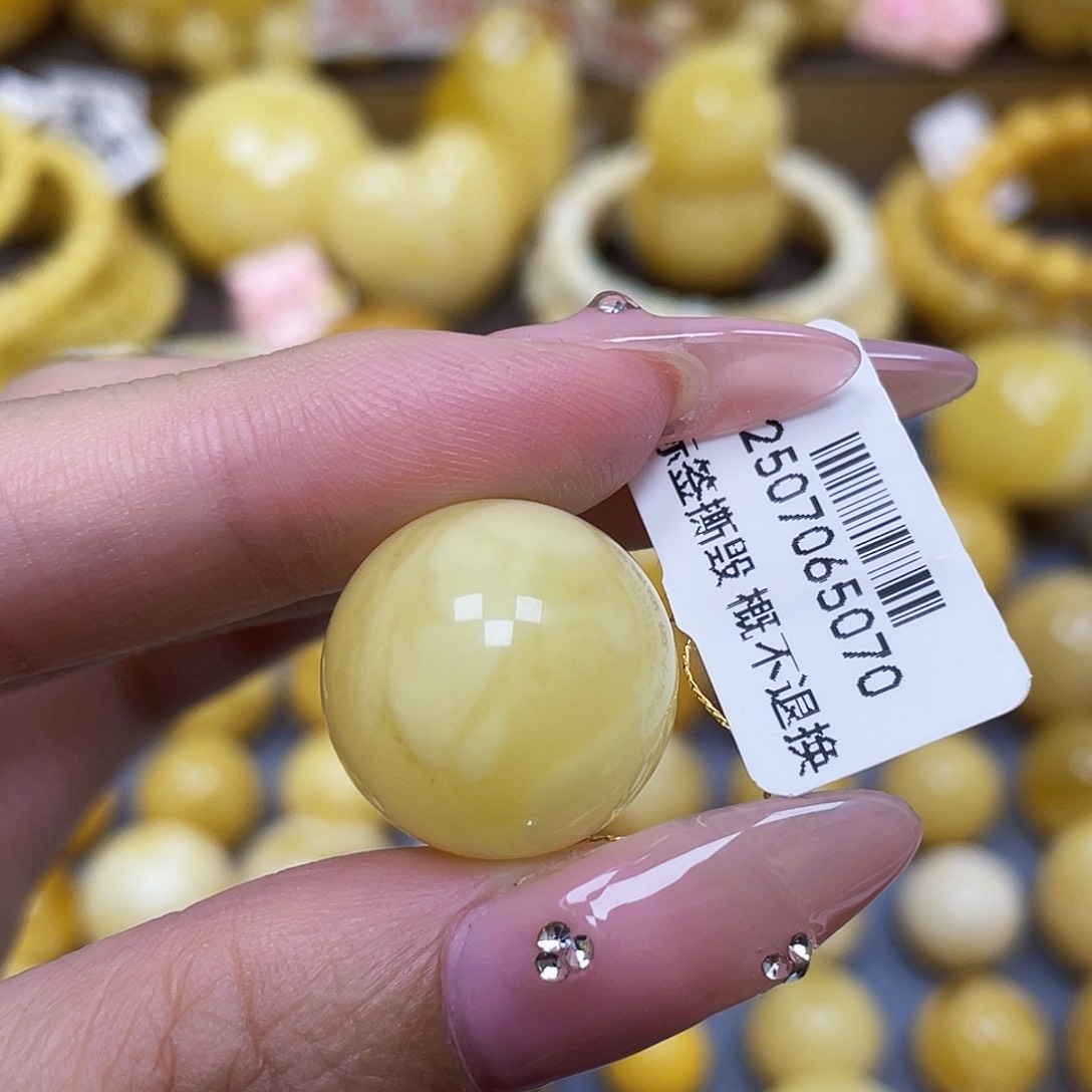 蜜蜡未镶嵌裸石18.6mm瑕
