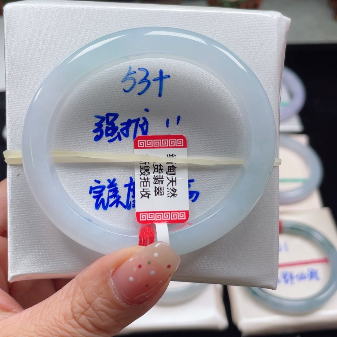 翡翠手镯未镶嵌大*缅甸翡翠手镯