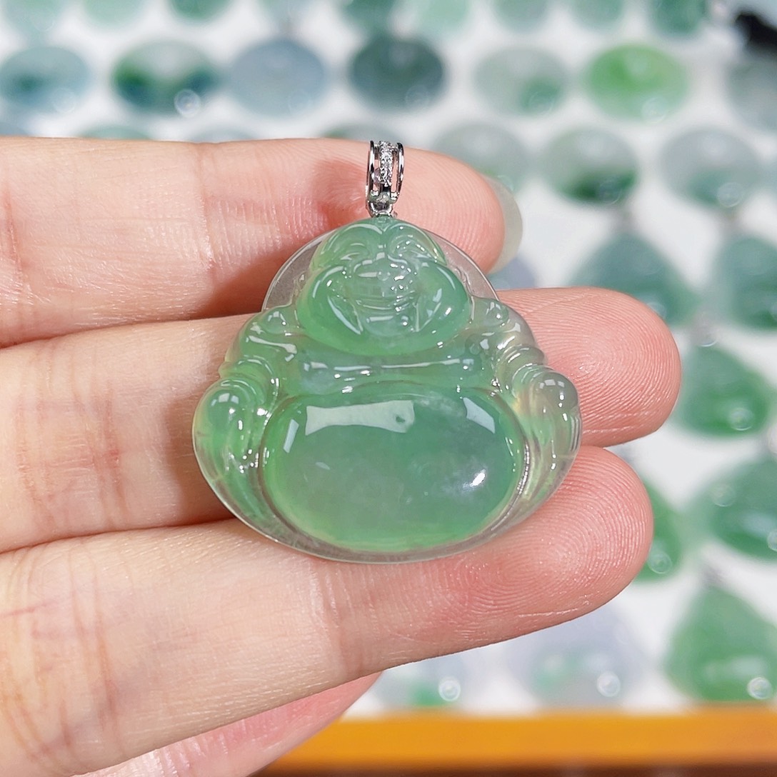 颈饰18K金镶嵌翡翠吊坠