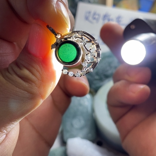 翡翠未镶嵌颈饰翡