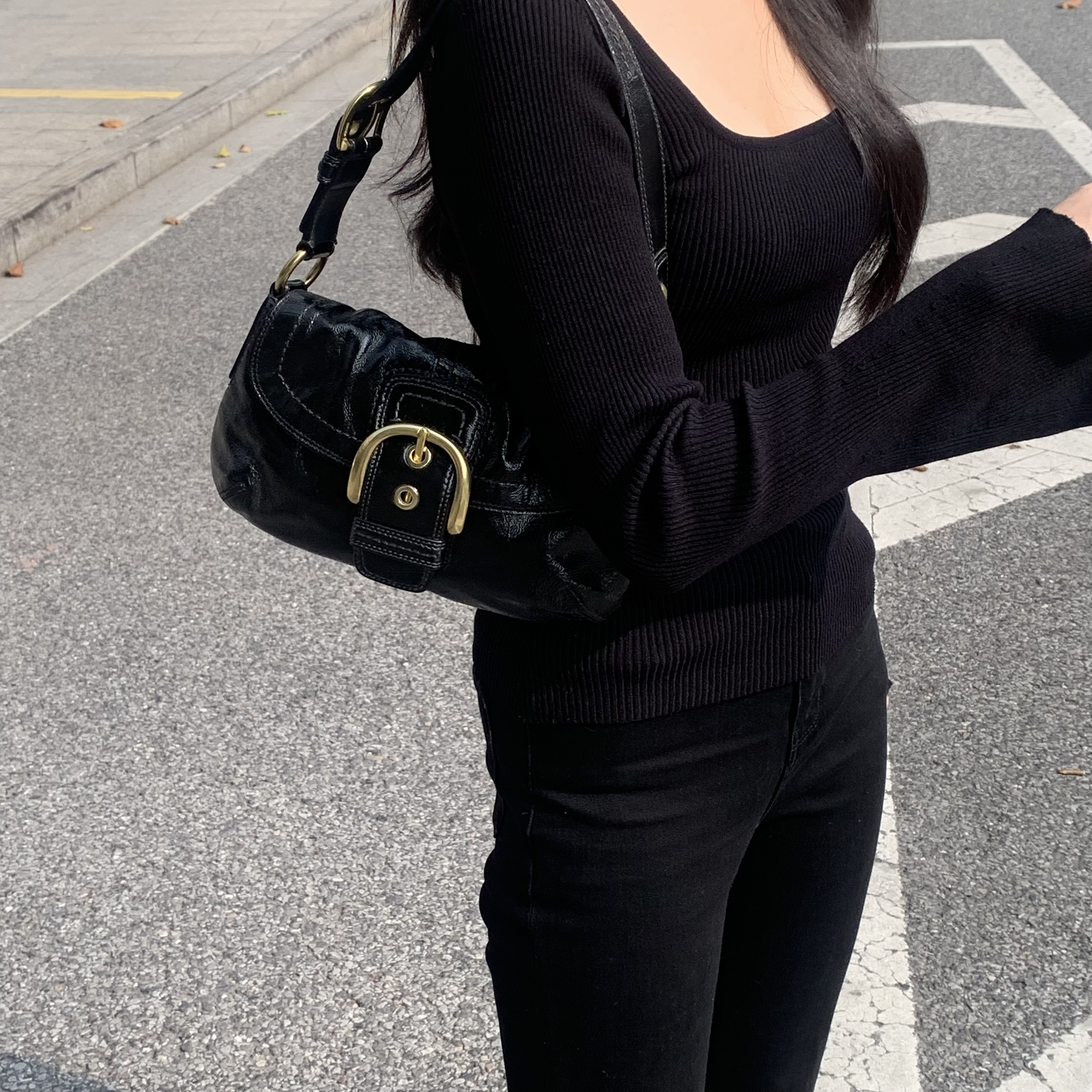 99新 COACH/蔻驰 coach黑色油蜡皮金扣小号豌豆包单肩腋下hd