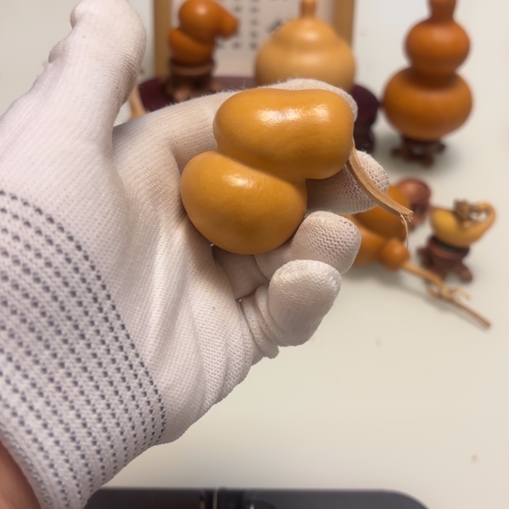 小***雯天然手捻老皮葫芦