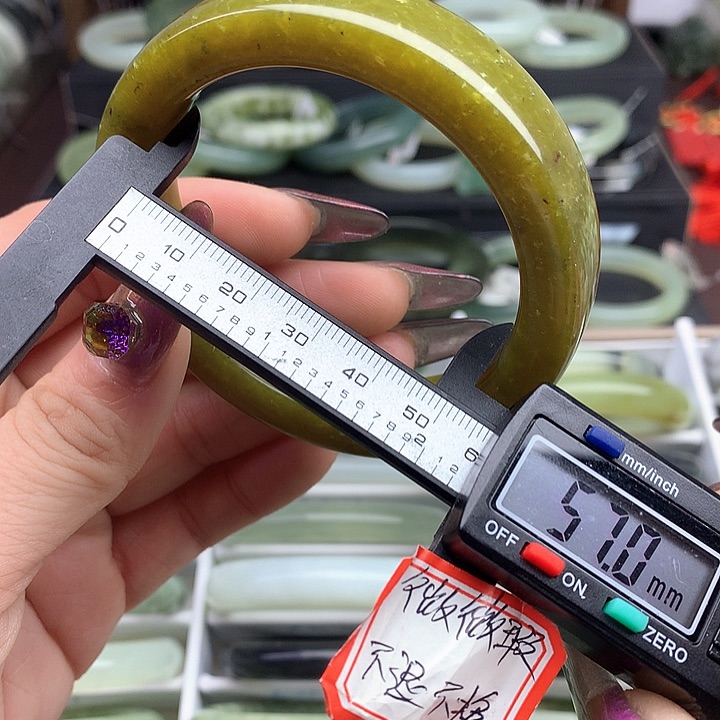 蛇纹石玉手镯未镶嵌647