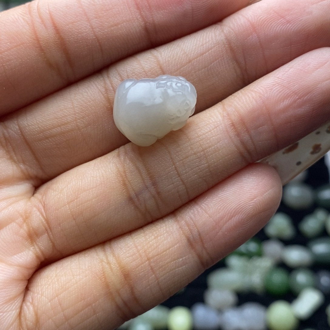 w***。和田玉未镶嵌颈饰