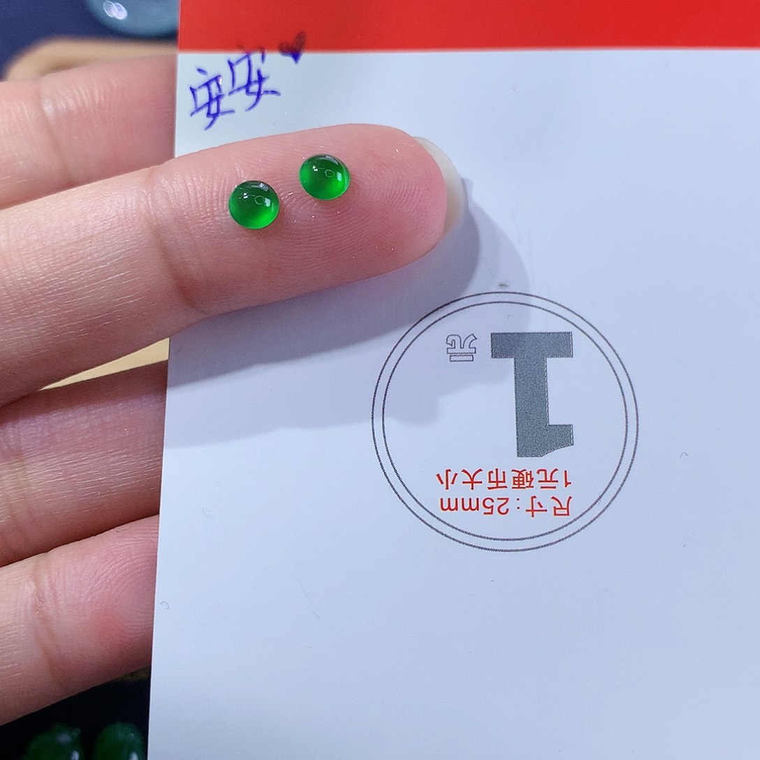 翡翠颈饰未镶嵌天然翡翠高冰蛋面