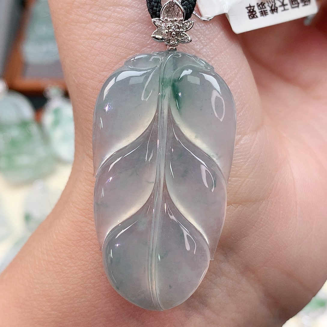 颈饰18K金镶嵌翡翠叶子