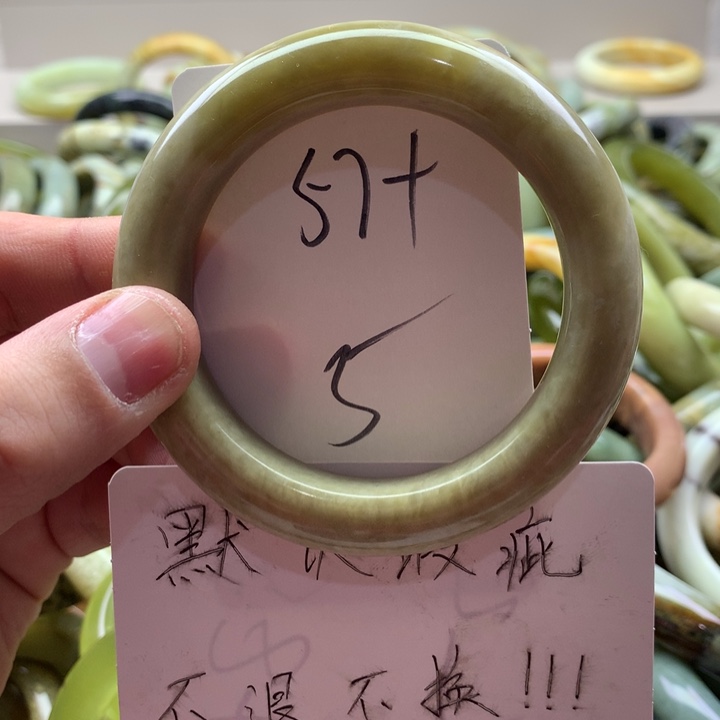 蛇纹石玉手镯未镶嵌