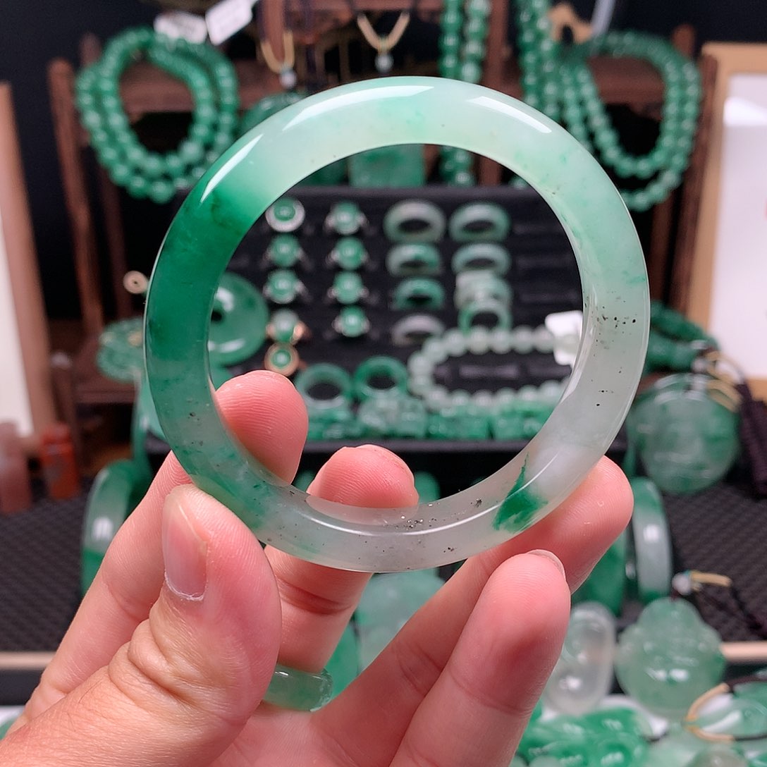 石英质玉手镯未镶嵌圈口55