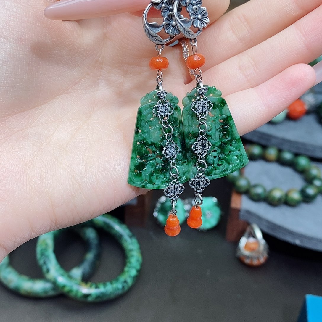 翡翠耳饰未镶嵌漂亮美眉