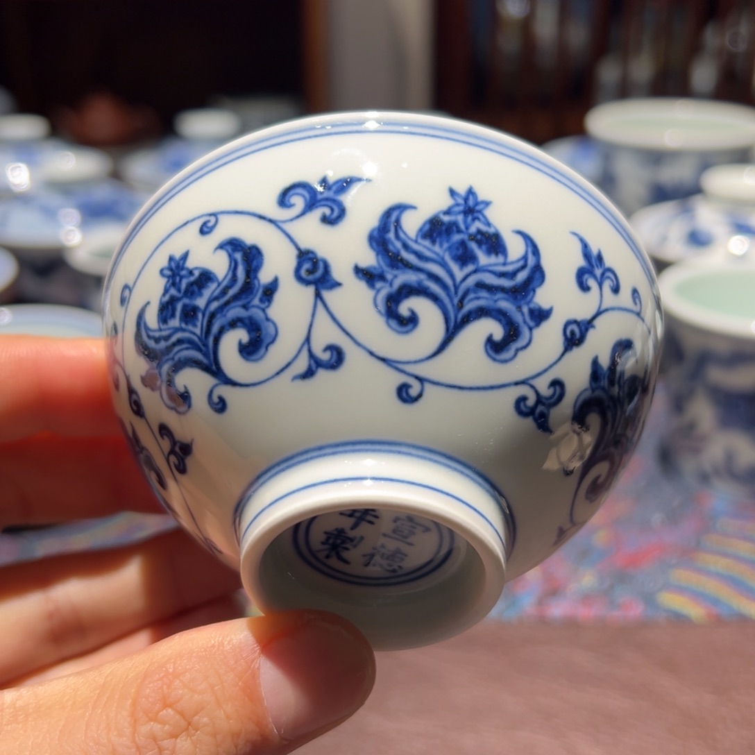 杯青花缠枝莲双钩莲主人杯口径约9厘米