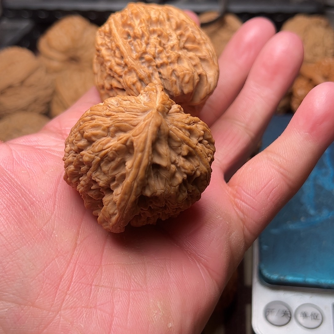 弃***_文玩核桃南疆石核桃