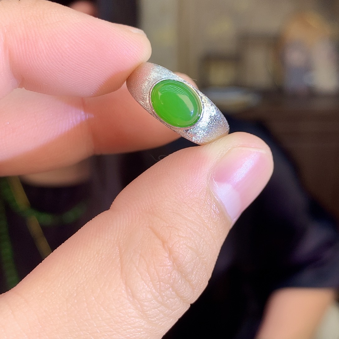 颈饰银S925镶嵌和田玉（碧玉）戒指