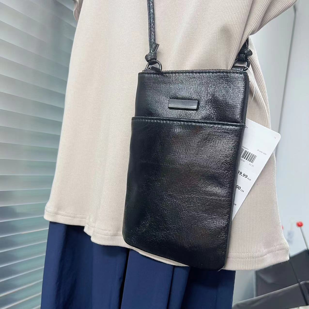 【特】【出口德国】黑色斜挎包方形扣式肩包链包欧美耐磨时尚手机包