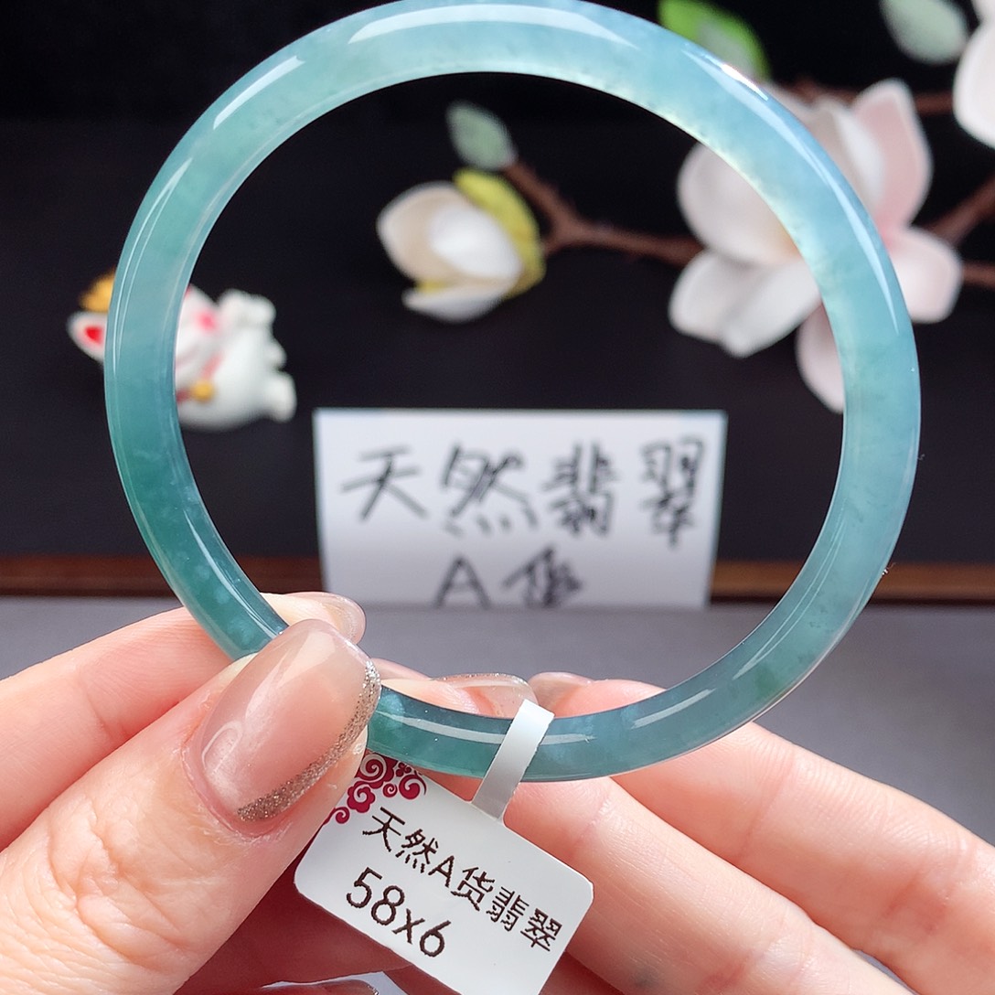 翡翠手镯（圆镯）未镶嵌