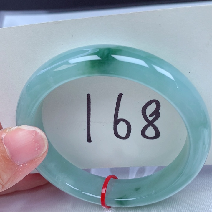 翡翠手镯未镶嵌翡翠