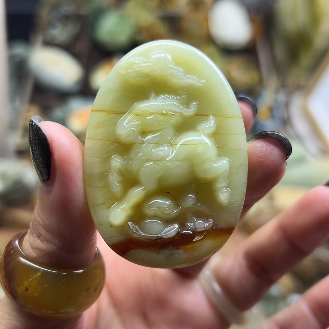 未镶嵌岫玉颈饰玉石王小羊