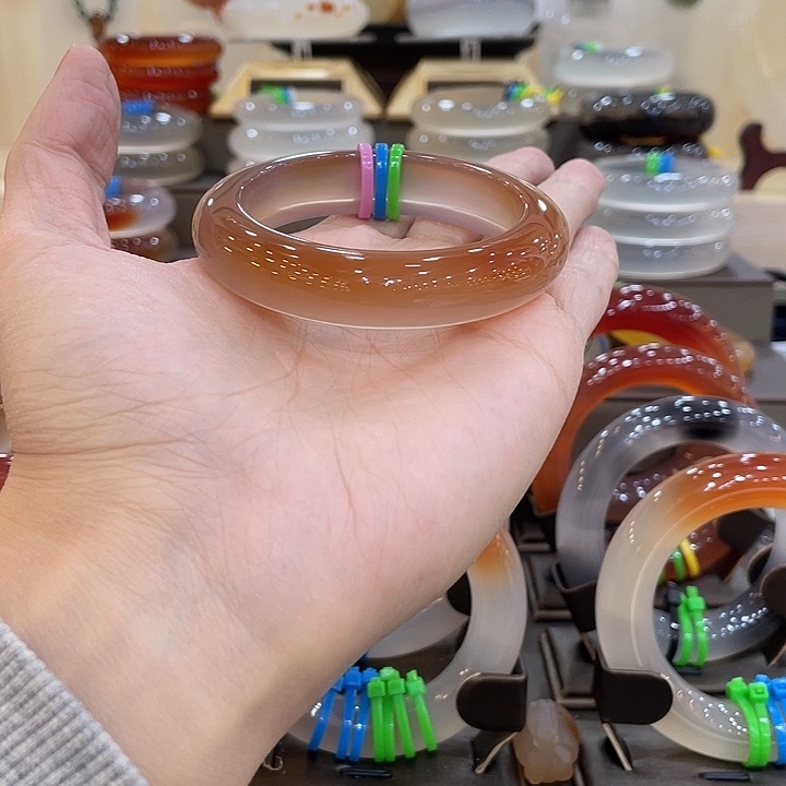 小***记玛瑙/玉髓未镶嵌手镯