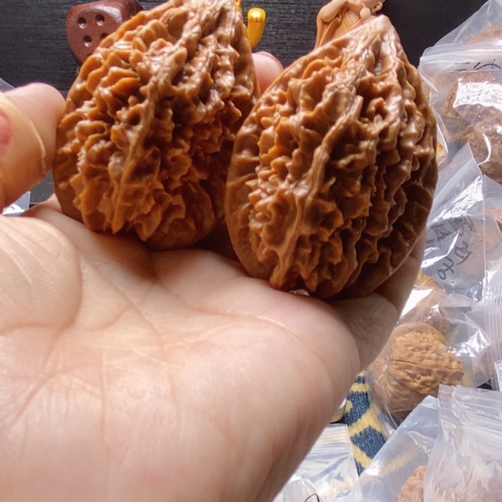 姜***7文玩核桃吊坠招财鼠