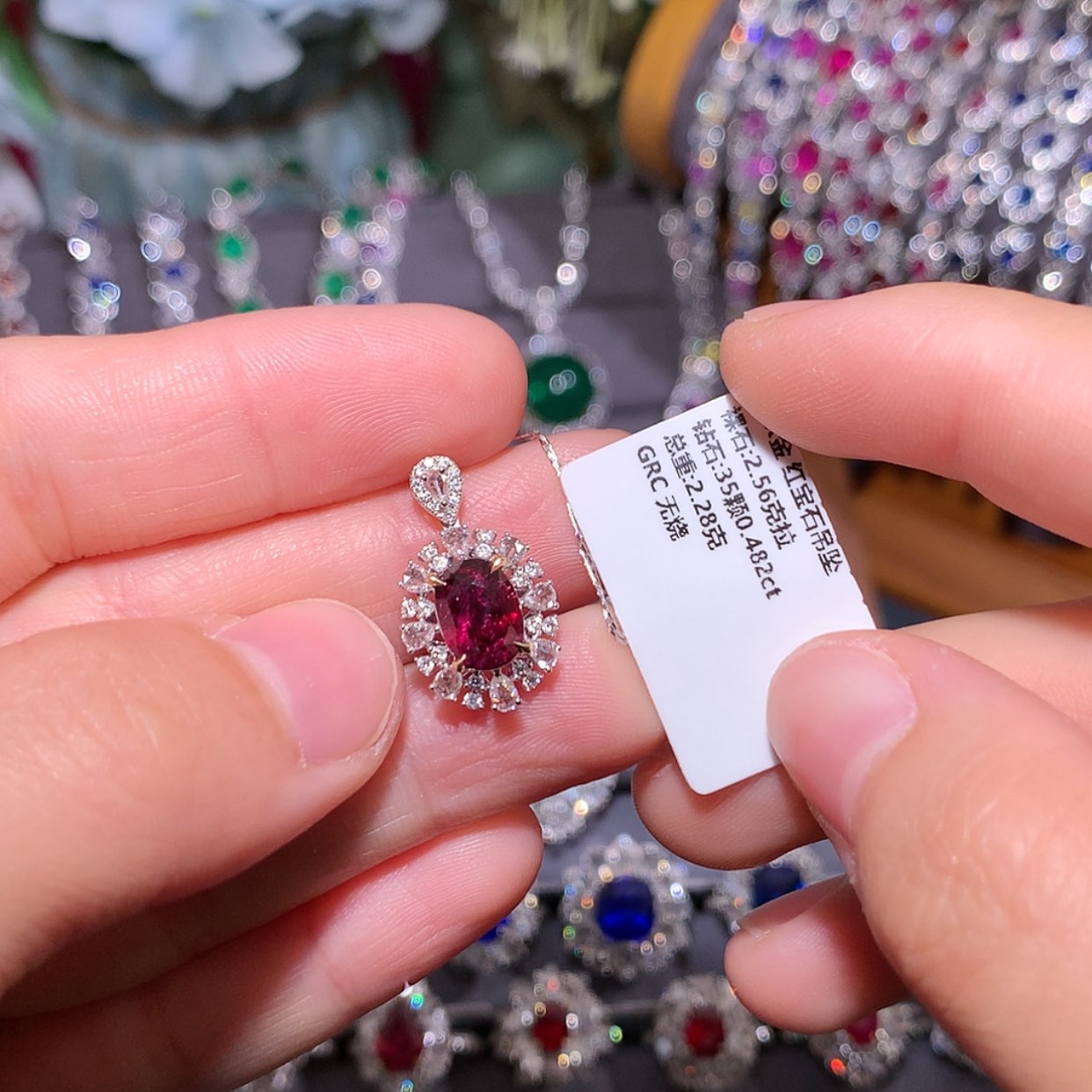 【闪购商品】红宝石吊坠18K金镶嵌