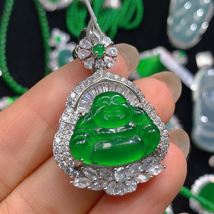 翡翠颈饰未镶嵌翡翠