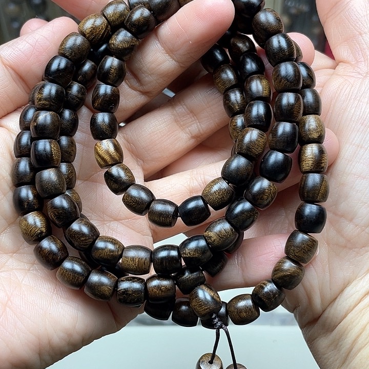 沉香手串?**?越南芽庄白奇楠留疤料