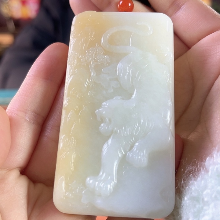 和田玉手把件未镶嵌