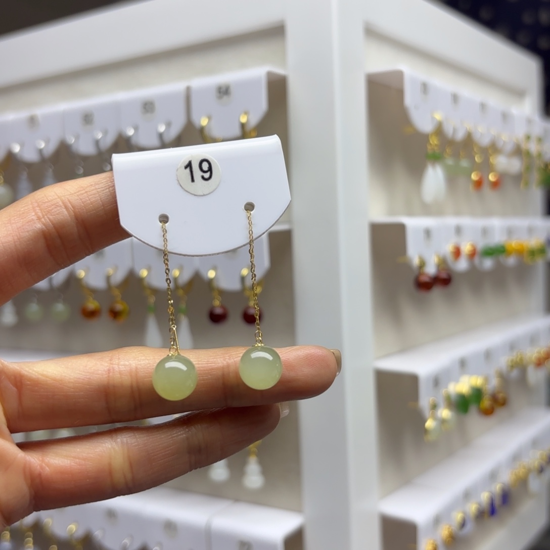 和田玉18K金镶嵌耳饰