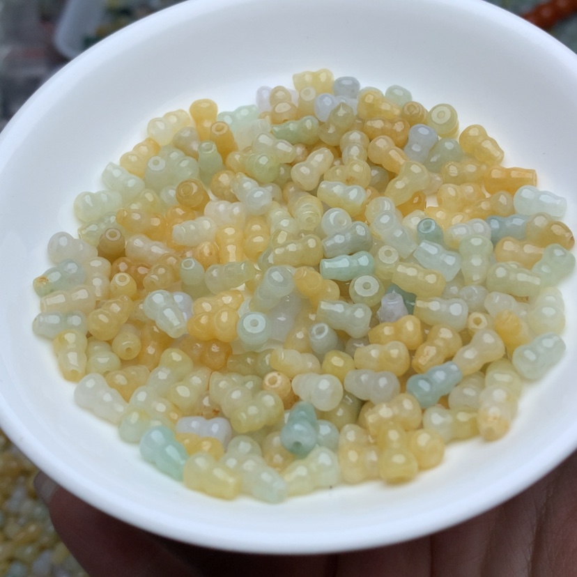 【闪购商品】翡翠手链未镶嵌卡5乘7.4冰黄葫芦50颗