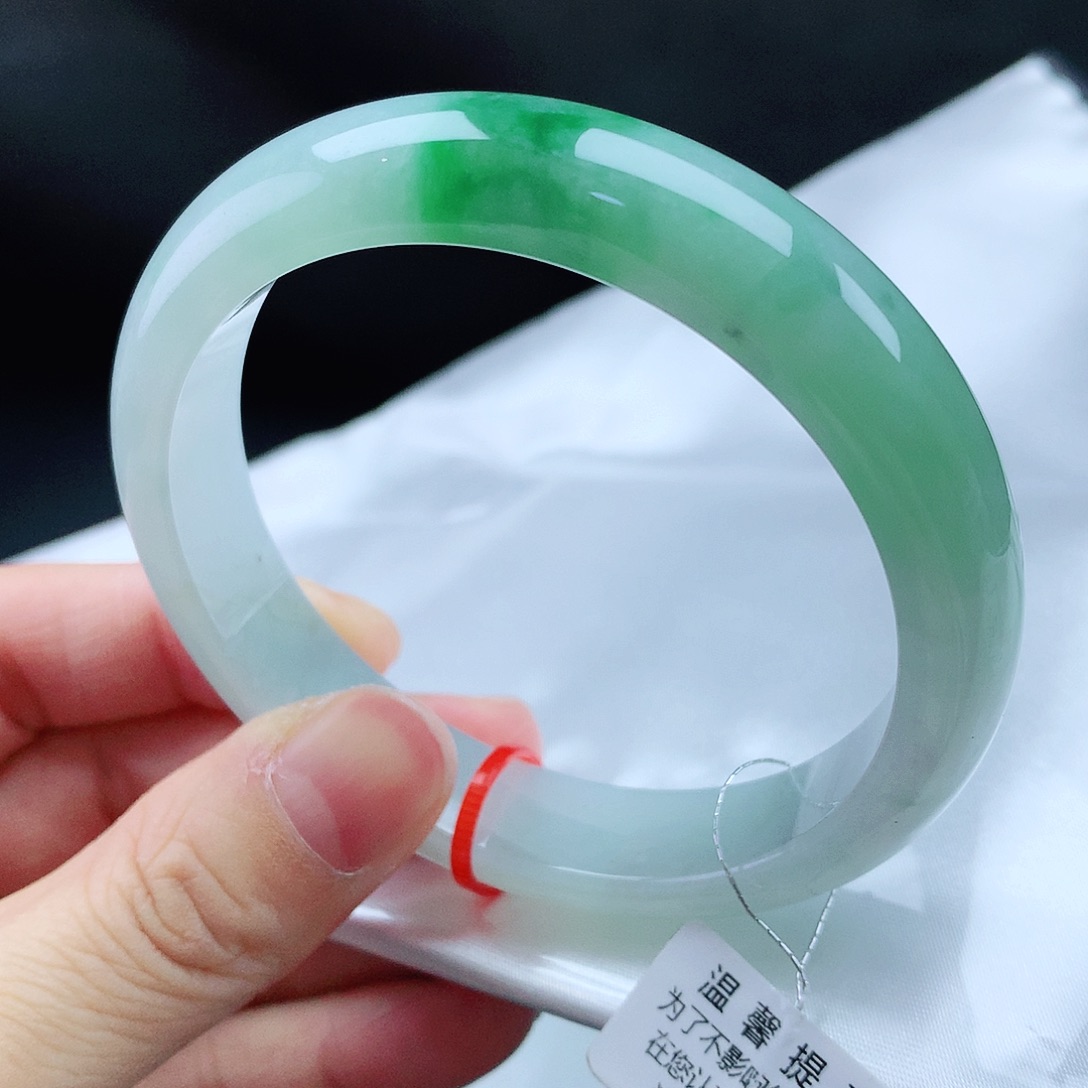 翡翠手镯未镶嵌57圈