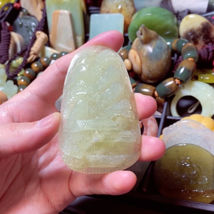 蛇纹石玉颈饰未镶嵌