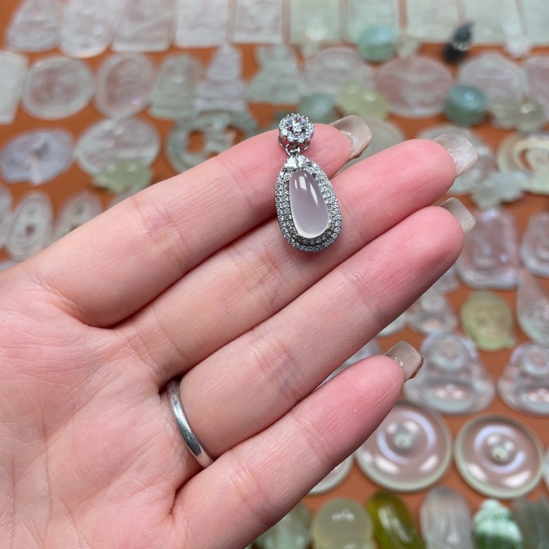 蓝***鲸蛇纹石玉未镶嵌颈饰