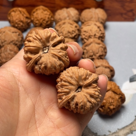 【闪购商品】把件文玩核桃凹底……