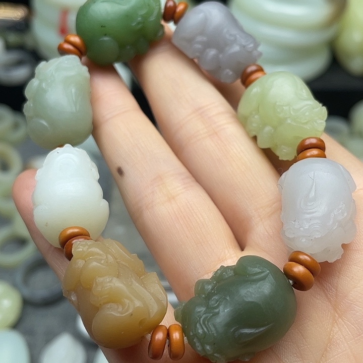 颈饰未镶嵌和田玉（糖玉）